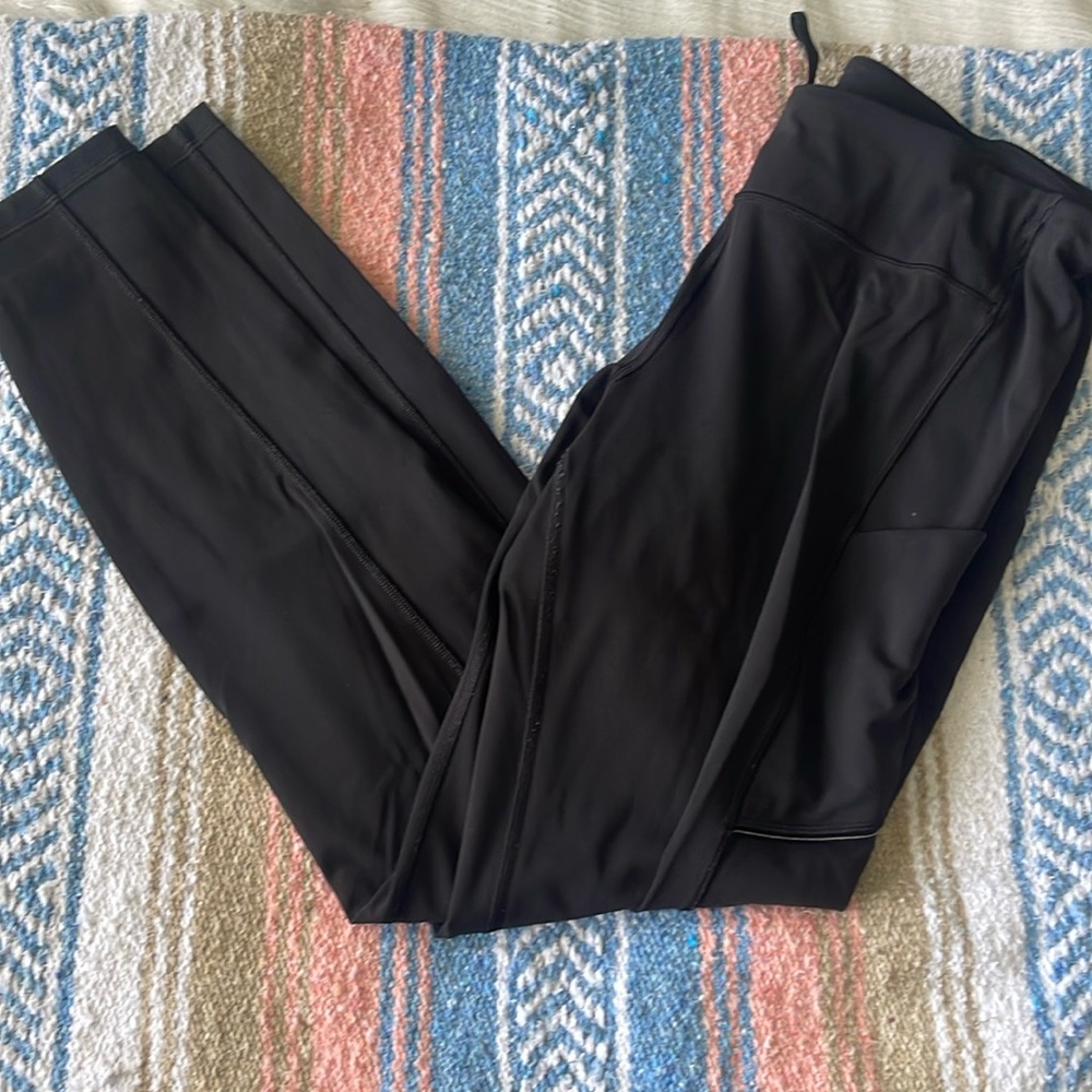 Black lululemon leggings